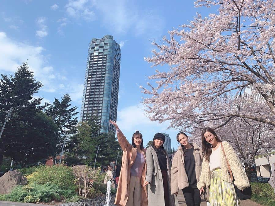 大湖せしるさんのインスタグラム写真 - (大湖せしるInstagram)「どろろ女子会、 お花見ランチ❀︎ 久しぶりに会えた同志たち。 振付の彩さん、 ダンサーの LISA-P、真友ちゃん、あいみ。 自然体の写真、 とっても良き。 次は フルメンバーで 女子会できますよぉに。 #舞台どろろ #女子会 #ランチ  #お花見 #桜 #桜を愛でる会  #載せたい写真がいっぱい」3月31日 23時33分 - cecile_daigo