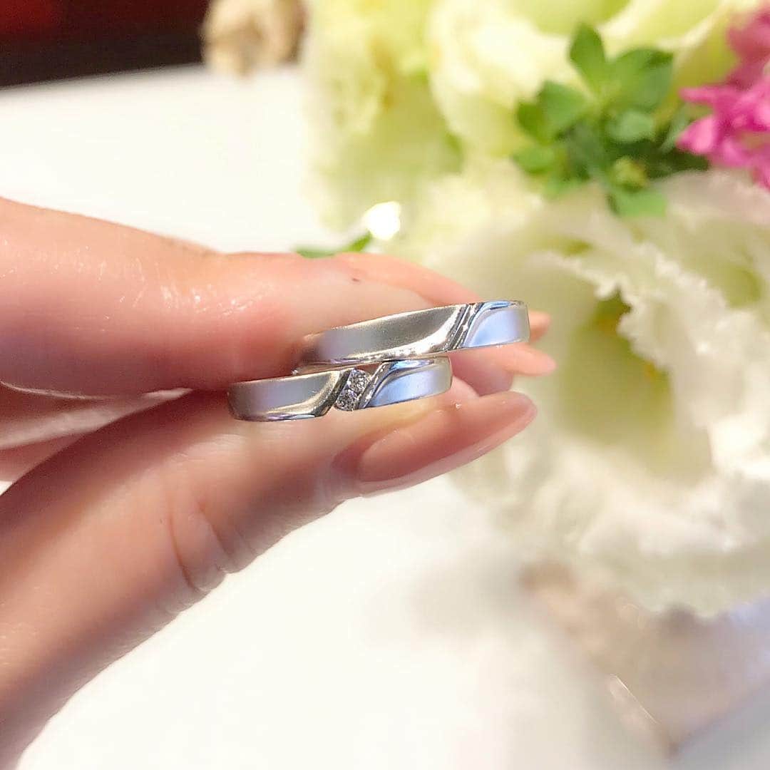 JKプラネット銀座.表参道.福岡|結婚指輪セレクトショップさんのインスタグラム写真 - (JKプラネット銀座.表参道.福岡|結婚指輪セレクトショップInstagram)「💍 @jkplanet.jewelry 《LANVIN》-ランバン- 1889年、フランス パリのフォーブル・サントノーレに誕生した「メゾン・ランバン」の結婚指輪・マリッジリングコレクション。 ブルーのものを身に着けていると幸せになるという願いをブルーサファイアに込めてリングの内側にセッティングしました💎  JEANNEの頭文字をキレイにラインで表現しました♪一部マット仕上げが指なじみも良くシンプルなプラチナ製リング。レディースは「幸福な二人」を意味する２石並んだダイヤがさり気なく輝きます✨ . ⇩JKPlanet ショップリスト⇩ 銀座本店・表参道店・横浜元町店・福岡天神店・熊本上通店・宮崎橘通り店・鹿児島天文館店  #JKPlanet #JKプラネット #結婚指輪のセレクトショップ #銀座結婚指輪 #表参道結婚指輪 #原宿結婚指輪 #横浜結婚指輪 #福岡結婚指輪 #宮崎結婚指輪 #鹿児島結婚指輪 #LANVIN #ランバン #マリッジリング #結婚指輪  #プロポーズ #日本中のプレ花嫁さんと繋がりたい #jewelry #福岡花嫁 #宮崎花嫁 #鹿児島花嫁 #結婚對戒 #結婚戒指 #求婚戒指 #結婚指輪探し #結婚指輪選び #weddingring」3月31日 23時34分 - jkplanet.jewelry
