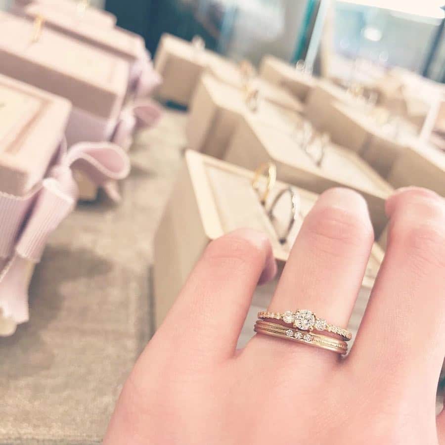 JKプラネット銀座.表参道.福岡|結婚指輪セレクトショップさんのインスタグラム写真 - (JKプラネット銀座.表参道.福岡|結婚指輪セレクトショップInstagram)「💍 @jkplanet.jewelry 【YUKA HOJO】 婚約指輪 -Comet - 夜空で出逢うふたつの星。ふたりの想いを星に宿して永遠にとじこめて💍✨ 結婚指輪 -Calm-  こころの中の水平線をイメージしてデザインされたリング。。 ・ 【YUKA HOJO ユカホウジョウ】 銀座・表参道・横浜元町・福岡天神・熊本上通 の正規取扱店 JKPlanet（@jkplanet.jewelry ） ☎︎ 03-6280-6927〈JKPlanet銀座本店〉 ☎︎ 03-6447-4383〈JKPlanet表参道店〉 ☎︎ Coming Soon〈JKPlanet横浜元町店 4月5日NEW OPEN〉 ☎︎ 092-791-9402〈JKPlanet福岡天神店〉 ☎︎ 096-321-6460〈JKPlanet熊本上通店〉 ※5店ともご予約なしで自由にご覧頂けます♪ . #JKPlanet #JKプラネット #結婚指輪のセレクトショップ #婚約指輪のセレクトショップ  #銀座結婚指輪 #表参道結婚指輪 #横浜結婚指輪 #福岡結婚指輪 #熊本結婚指輪 #YUKAHOJO #ユカホウジョウ #婚約指輪 #エンゲージリング  #結婚指輪 #マリッジリング #エンゲージ #マリッジ  #リング #ブライダルリング #ブライダルジュエリー #結婚指輪探し #結婚指輪選び #婚約指輪探し #指輪探し #プロポーズ #婚約 #ブライダルリング #プレ花嫁 #日本中のプレ花嫁さんと繋がりたい #weddingring #jewelry」3月31日 23時44分 - jkplanet.jewelry