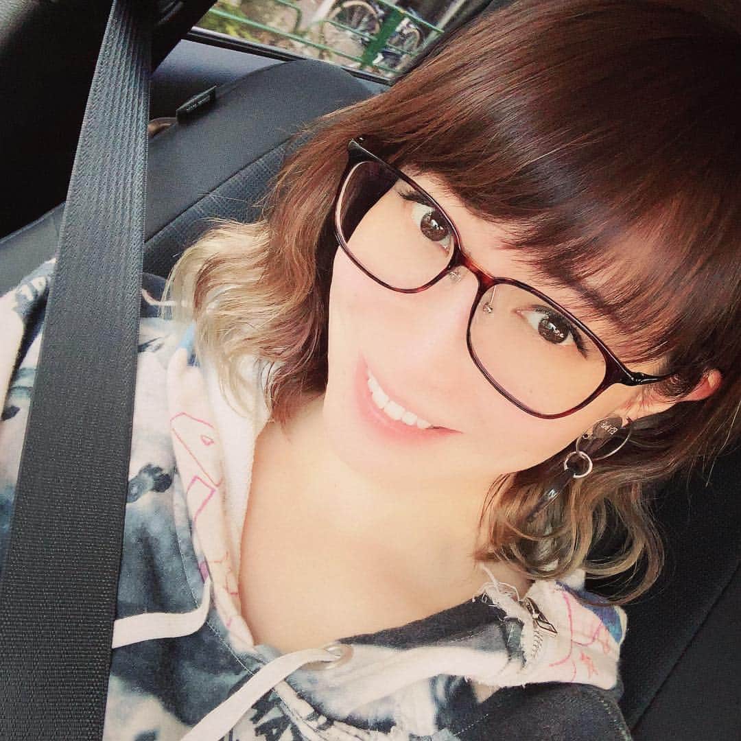 名塚佳織さんのインスタグラム写真 - (名塚佳織Instagram)「‎(ت) お花見ドライブ♡ ちょこっと通過しただけだけど…w 大満足なお花見日和🌸でしたね♪ #お花見 #日和 #ドライブ」3月31日 23時40分 - nazuka_kaori424