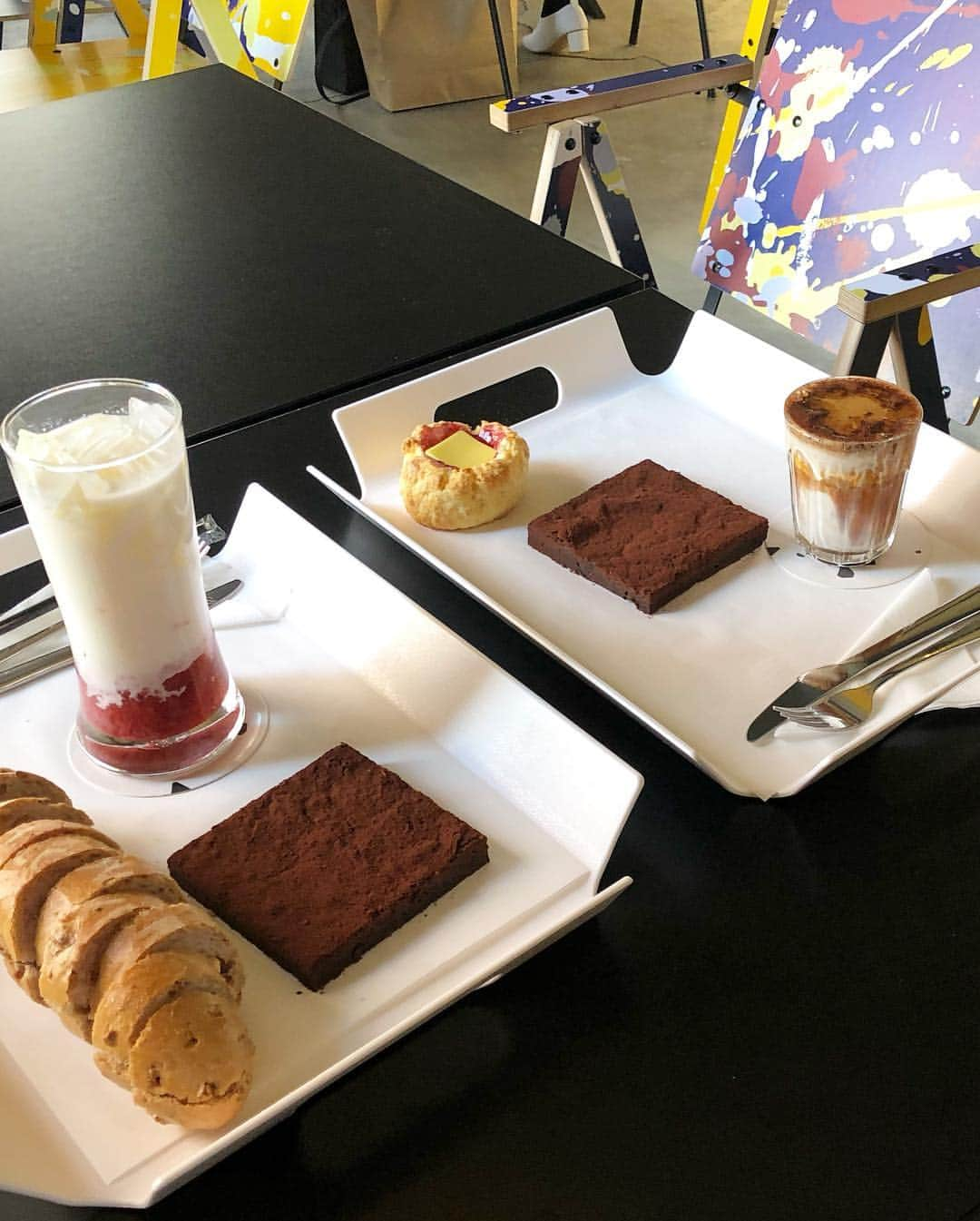 田代ひかりさんのインスタグラム写真 - (田代ひかりInstagram)「mellowerってカフェも美味しいケーキとかパンたくさんありました😋💗もう見るだけで楽しい✨」3月31日 23時51分 - tashiro_hikari