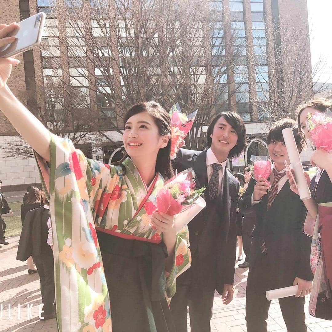 米山珠央さんのインスタグラム写真 - (米山珠央Instagram)「. 学生ラスト投稿👩‍🎓 仲良くしてくれてありがとう🙏🏻🌸 思い出たくさんできました♪ 明日から社会人として頑張ります！ . #graduation #graduate #graduationpictures #graduationceremony #friends #卒業 #卒業式 #袴 #袴ヘア #新社会人」3月31日 23時57分 - tamao_17no1