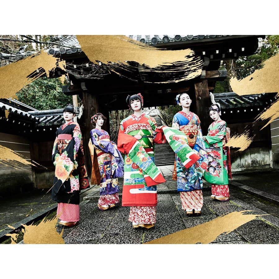 MISAさんのインスタグラム写真 - (MISAInstagram)「梅美沙どす。 皆はんお久しぶりどすなぁ。  2019年 BAND-MAIKOは新しく曲をつくり、 京都にてミュージックビデオの撮影をしました。  今後共、どうぞよろしゅう。 「祇園町」 https://youtu.be/umSt7oMUMcs  youtubeでBAND-MAIKOで検索しても出てくるどすー。  ほなまたね。  BAND-MAIKO  梅美沙  #bandmaiko #umemisa」4月1日 0時00分 - misa_bandmaid