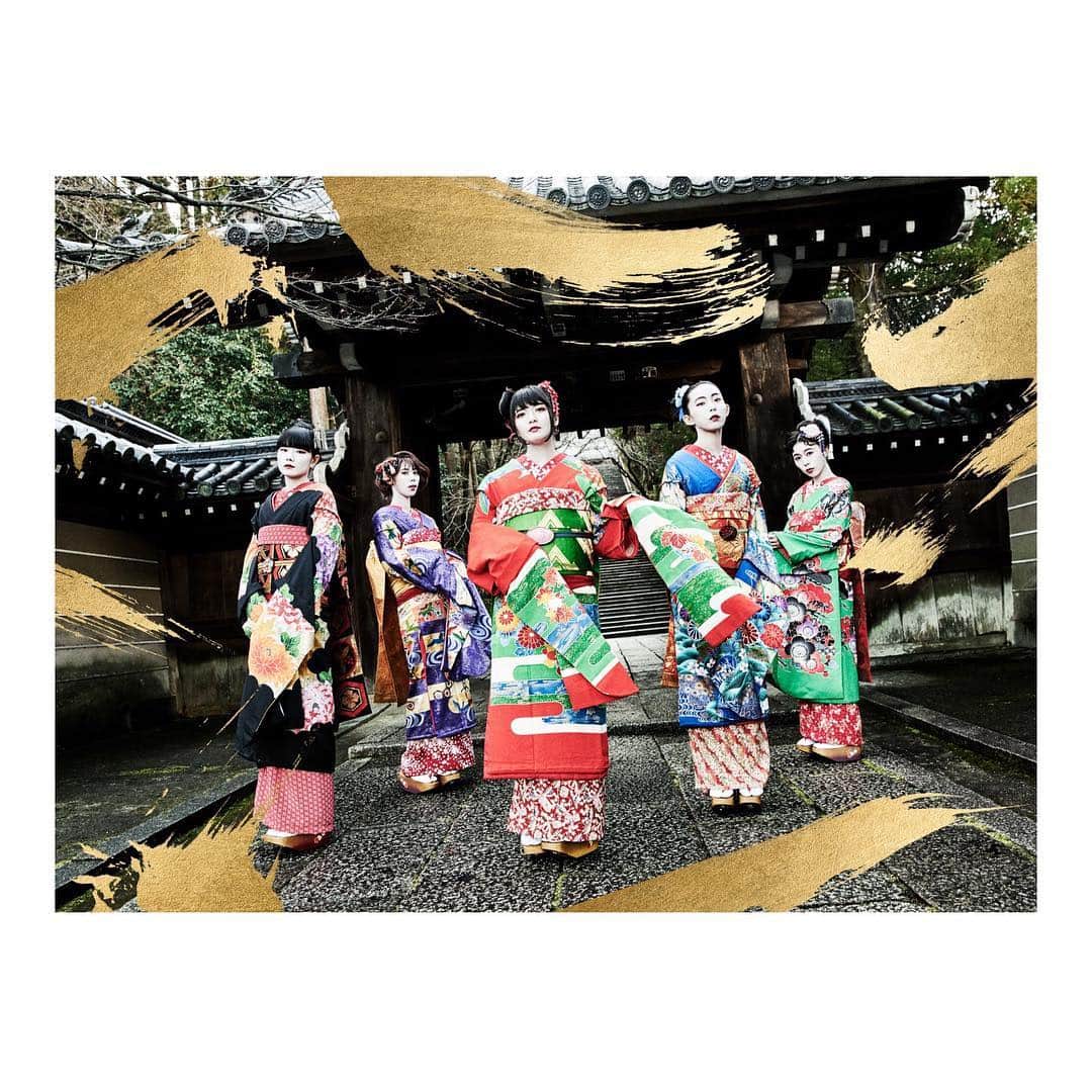 廣瀬茜さんのインスタグラム写真 - (廣瀬茜Instagram)「🌸2019.4.1🌸 . BAND-MAIKO is back！！！！ . . BAND-MAIKOの紅月(あかつき)どす。よろしゅうおたのもうします。 . ‪今年も皆様にお会い出来て嬉しおす。‬ . 京都で撮影しはったBAND-MAIKO「祇園町」のミュージックビデオ、ぎょうさん観とくれやす。 . YouTubeをチェック！！！！ . . #bandmaiko #バンドマイコ #舞妓 #aprilfool #エイプリルフール #bandmaid」4月1日 0時00分 - akane_bandmaid