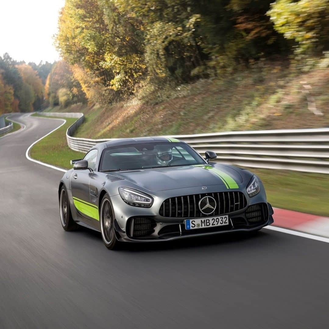 Mercedes AMGさんのインスタグラム写真 - (Mercedes AMGInstagram)「[Fuel consumption combined: 12.4 l/100km | CO2 emissions combined: 284 g/km]  The Mercedes-AMG GT R PRO has undeniable racetrack spirit in its very DNA.  #MercedesAMG #AMG #GTR #DrivingPerformance #Power #Passion #Mercedes #AMG🔥 #Luxury #CarsofInstagram #InstaCar #Lifestyle」4月1日 0時10分 - mercedesamg
