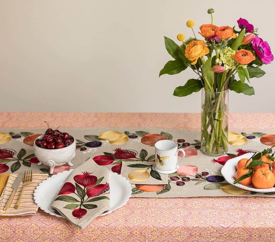 のインスタグラム：「These linens were made for Sunday Brunch.🧡🌞✨🍽 Set with Fruits Garland embroidered runner, Pomegranate napkin, Fruit Cocktail Napkins, paired with @heathertaylor goldenrod striped napkins🧡, ceramics by @astierdevillate 🍽including collaboration 🐝 with @johnderiancompany, all on @lisacorti_official fabric table cloth. 📸 Beautifully captured by @willellisphoto. ✨ #coralandtusktable #brunch #brunchtable #easterbrunch #embroidered #embroidery #tablerunner #embroideredtablerunner #napkin #embroiderednapkin #johnderiancompany #astierdevillate #lisacorti #heathertaylorhome」