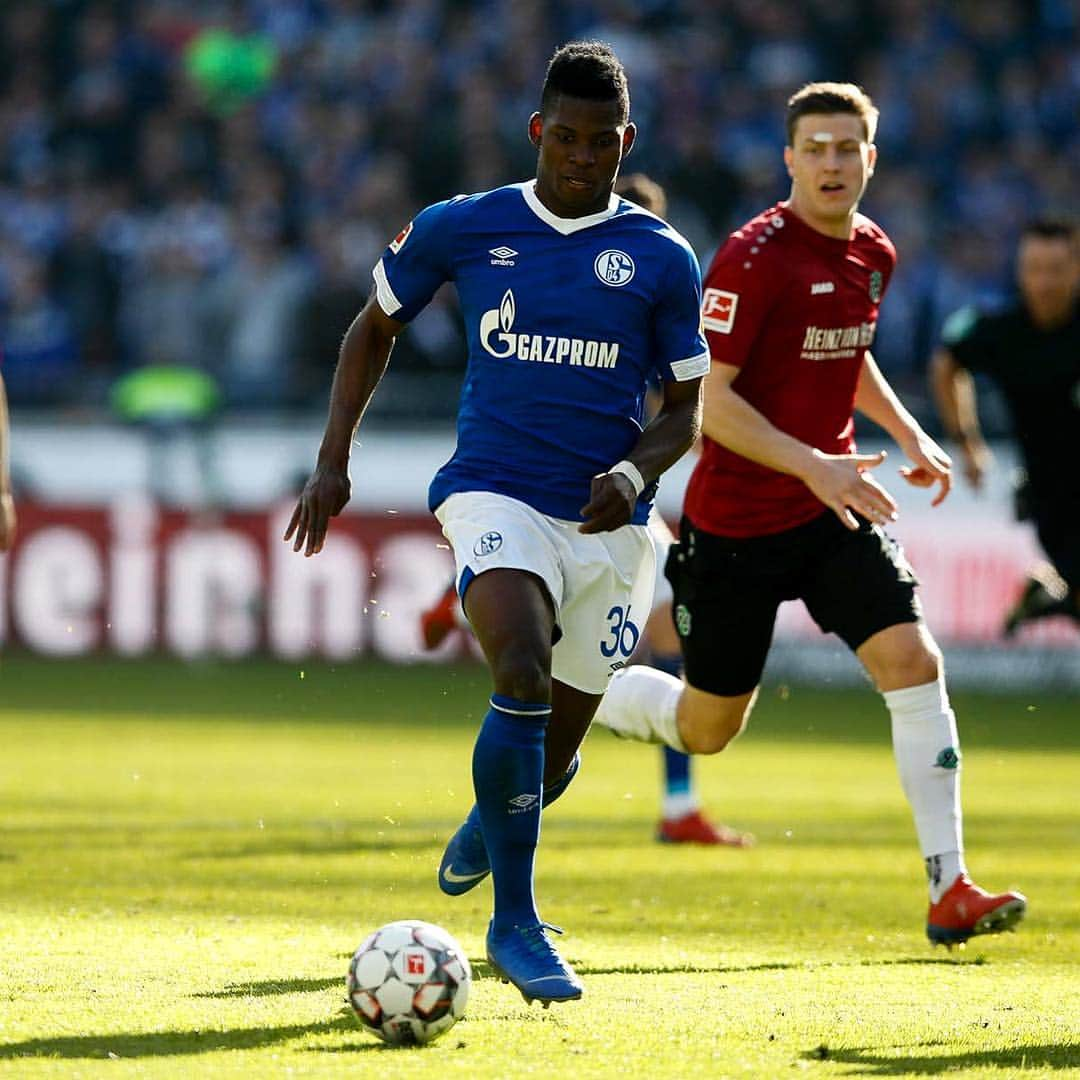 シャルケ04さんのインスタグラム写真 - (シャルケ04Instagram)「This job is far from done. Let‘s get that W! 👏🏼 . . #H96S04 0-1 #S04 #Schalke #Matchday #Bundesliga #Football #Soccer #Knappen #🔵⚪️」4月1日 0時04分 - s04