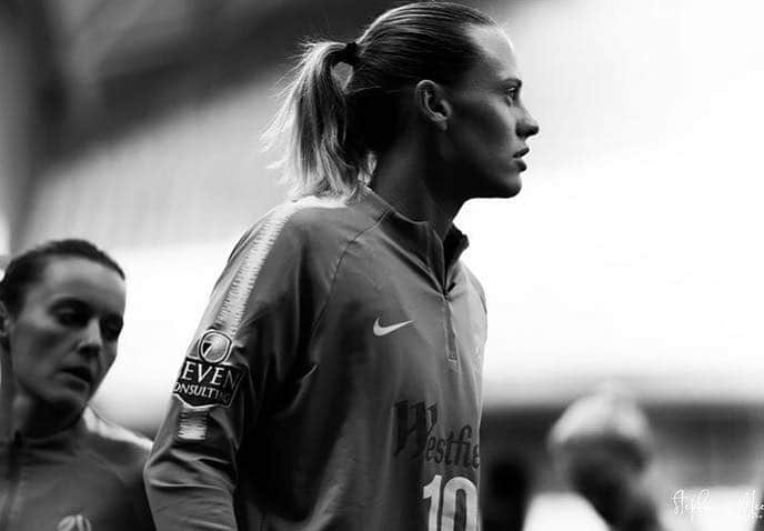 エミリー・バン エグモンドのインスタグラム：「Let’s get it. @thematildas」