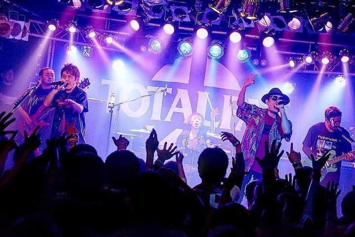 KOHSHIさんのインスタグラム写真 - (KOHSHIInstagram)「TOTALFAT×FLOW×熊本=🤘 #flow#totalfat#熊本」4月1日 0時21分 - kohshi_flow