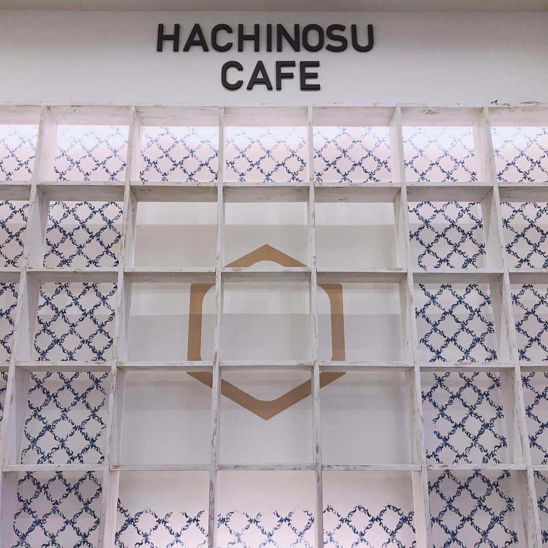 佐藤美央里さんのインスタグラム写真 - (佐藤美央里Instagram)「初めてのHACHINOSU CAFE🐝💕店内もおしゃれー😆 ⁑ メニューには大人気の、32種類のキュービックトースト！ 私がチョイスしたのは…💕サンドウィッチは明太海老アボガド♫私的に激アツな組み合わせ👏 スウィーツはmozo店で人気のクリームチーズメープル♫こちらも相性バツグン🙆‍♀️ とっても美味しかった💕💕 ⁑ メニューも豊富だから友達とシェアするのもオススメ(*^_^*)✨ mozo１階 #はちの巣カフェ ⁑ #カフェ #カフェ好き #パンケーキ #キュービックトースト #モゾ #mozoワンダーシティ #名古屋 #hachinosucafe #cafe #teatime #qbt #sweets #mozo #nagoya」4月1日 0時25分 - miori_sato14