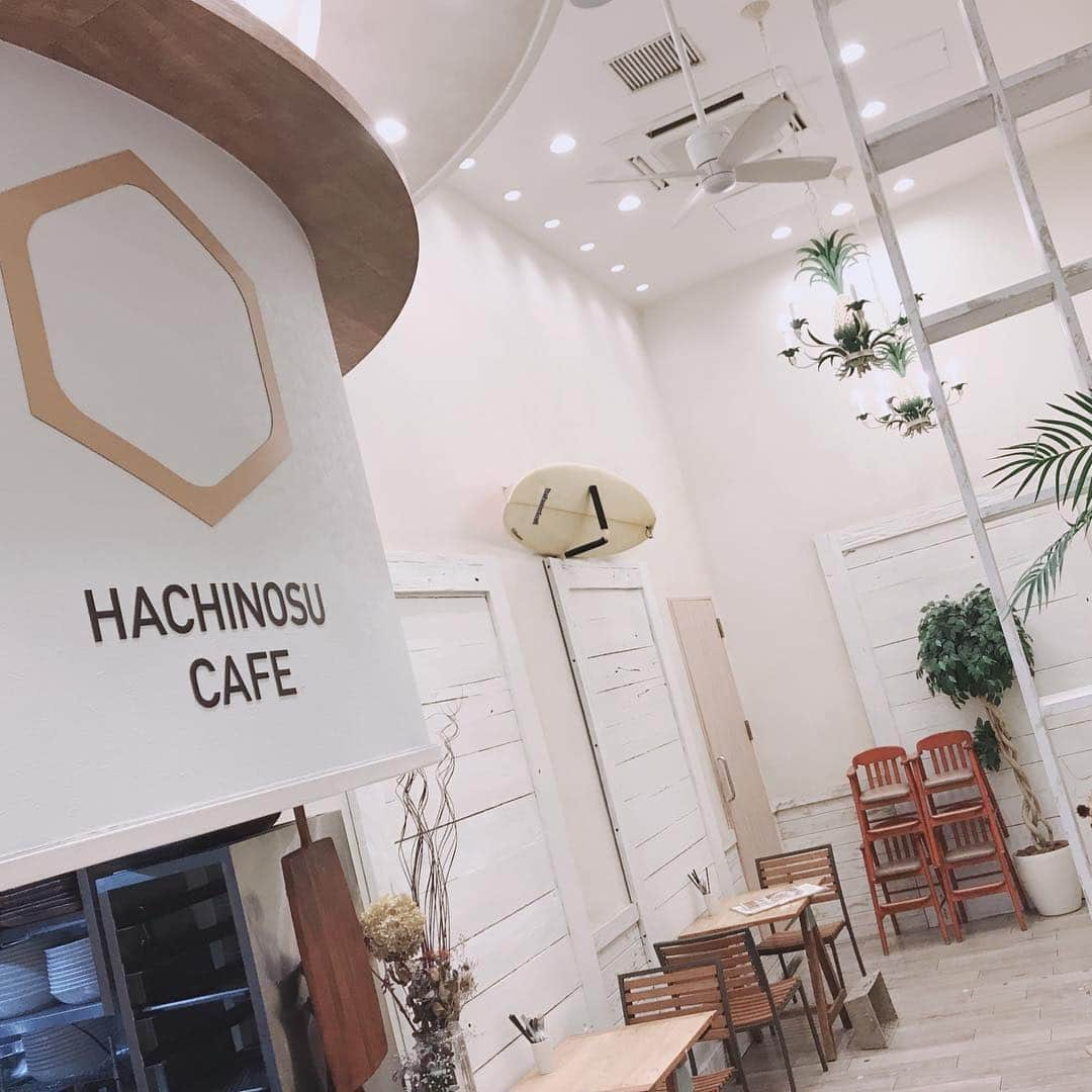 佐藤美央里さんのインスタグラム写真 - (佐藤美央里Instagram)「初めてのHACHINOSU CAFE🐝💕店内もおしゃれー😆 ⁑ メニューには大人気の、32種類のキュービックトースト！ 私がチョイスしたのは…💕サンドウィッチは明太海老アボガド♫私的に激アツな組み合わせ👏 スウィーツはmozo店で人気のクリームチーズメープル♫こちらも相性バツグン🙆‍♀️ とっても美味しかった💕💕 ⁑ メニューも豊富だから友達とシェアするのもオススメ(*^_^*)✨ mozo１階 #はちの巣カフェ ⁑ #カフェ #カフェ好き #パンケーキ #キュービックトースト #モゾ #mozoワンダーシティ #名古屋 #hachinosucafe #cafe #teatime #qbt #sweets #mozo #nagoya」4月1日 0時25分 - miori_sato14