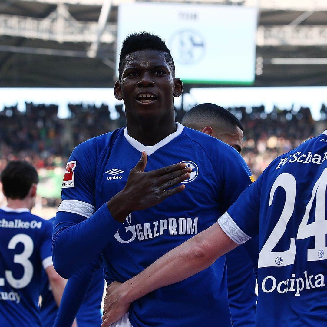 シャルケ04さんのインスタグラム写真 - (シャルケ04Instagram)「A HUGE WIN! 💪🏼🔵⚪️ . . #H96S04 FT. 0-1 #S04 #Schalke #Matchday #Bundesliga #Football #Soccer #Knappen #🔵⚪️ @breelembolo97」4月1日 0時26分 - s04