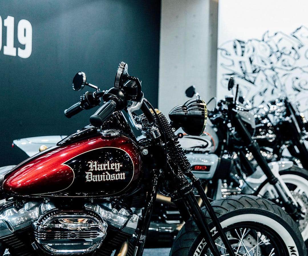Harley-Davidson Japanさんのインスタグラム写真 - (Harley-Davidson JapanInstagram)「我ら、集えり。#ハーレー #harley #ハーレーダビッドソン #harleydavidson #バイク #bike #オートバイ #motorcycle #ソフテイル #softail #カスタム #custom #バトルオブザキングス #botk #コンテスト #contests #勝者 #winner #queen #東京モーターサイクルショー #tokyomotorcycleshow #2019 #自由 #freedom」4月1日 0時31分 - harleydavidsonjapan