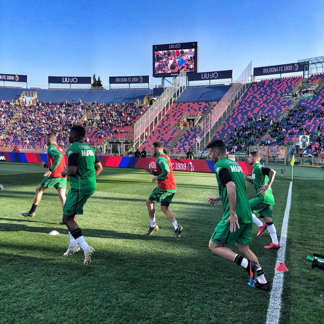 USサッスオーロ・カルチョさんのインスタグラム写真 - (USサッスオーロ・カルチョInstagram)「MATCH DAY 💪 ⚽️ #BolognaSassuolo 🏆 #SerieATIM ⏰ Ore 18 🏟️ #StadioDallAra Segui le nostre stories per gli aggiornamenti sul match 💪🖤💚 #ForzaSasol」4月1日 0時37分 - sassuolocalcio