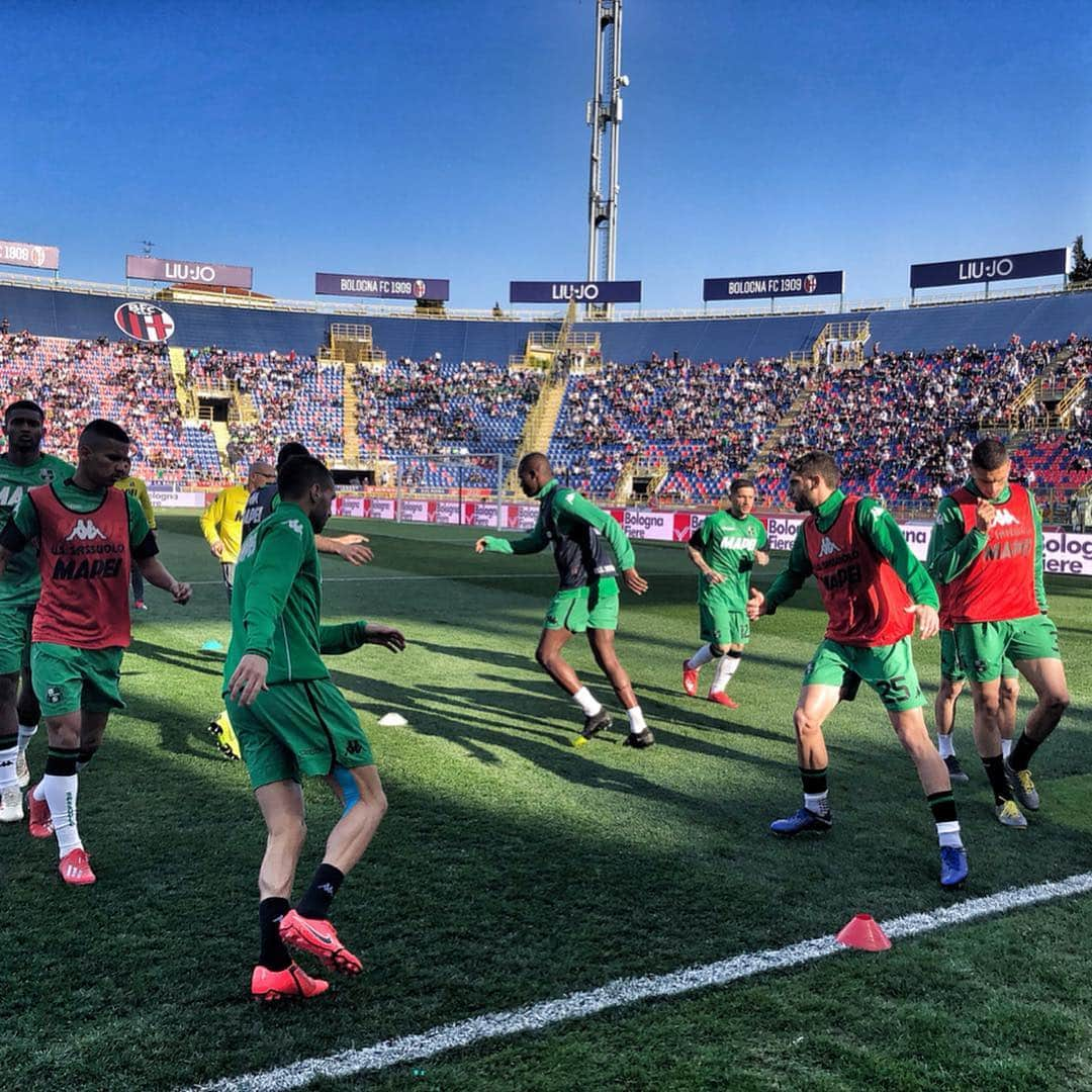 USサッスオーロ・カルチョさんのインスタグラム写真 - (USサッスオーロ・カルチョInstagram)「MATCH DAY 💪 ⚽️ #BolognaSassuolo 🏆 #SerieATIM ⏰ Ore 18 🏟️ #StadioDallAra Segui le nostre stories per gli aggiornamenti sul match 💪🖤💚 #ForzaSasol」4月1日 0時37分 - sassuolocalcio