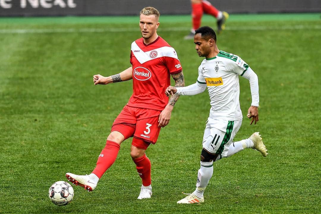 アンドレ・ホフマンのインスタグラム：「..what a day! ⚪️👏🏼🔴 #derbysieger @f95」