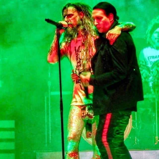 のインスタグラム：「Don't wait! Get your TWINS OF EVIL tickets now!!! It's coming down fast!  Tour dates: Jul. 09 - Baltimore, MD - Royal Farms Arena  Jul. 10 - Allentown, PA - PPL Center  Jul. 12 - Huntington, WV - Big Sandy Superstore Arena  Jul. 13 - Cincinnati, OH - Riverbend Music Center  Jul. 14 - Evansville, IN - Ford Center  Jul. 16 - Rockford, IL - BMO Harris Bank Center  Jul. 17 - Bonner Springs, KS - Providence Medical Center Amphitheater  Jul. 19 - Oshkosh, WI - Rock USA (Festival)  Jul. 20 - Cadott, WI - Rock Fest (Festival)  Jul. 21 - Council Bluffs, IA - WestFair Amphitheatre  Jul. 23 - Sioux Falls, SD - Denny Sanford Premier Center  Jul. 24 - Bismarck, ND - Bismarck Event Center  Jul. 25 - Billings, MT - Rimrock Auto Arena  Aug. 04 - Vancouver, BC - Rogers Arena  Aug. 06 - Saskatoon, SK - SaskTel Center  Aug. 07 - Winnipeg, MB - Bell MTS Place  Aug. 09 - Fargo, ND - Fargodome  Aug. 10 - Cedar Rapids, IA - US Cellular Center  Aug. 11 - Fort Wayne, IN - Allen County Coliseum  Aug. 13 - Grand Rapids, MI - Van Andel Arena  Aug. 14 - London, ON - Budweiser Gardens  Aug. 16 - Ottawa, ON - Richcraft Live at Canadian Tire Centre  Aug. 17 - Quebec, QC - Videotron Centre  Aug. 18 - Gilford, NH - Bank of New Hampshire Pavilion」
