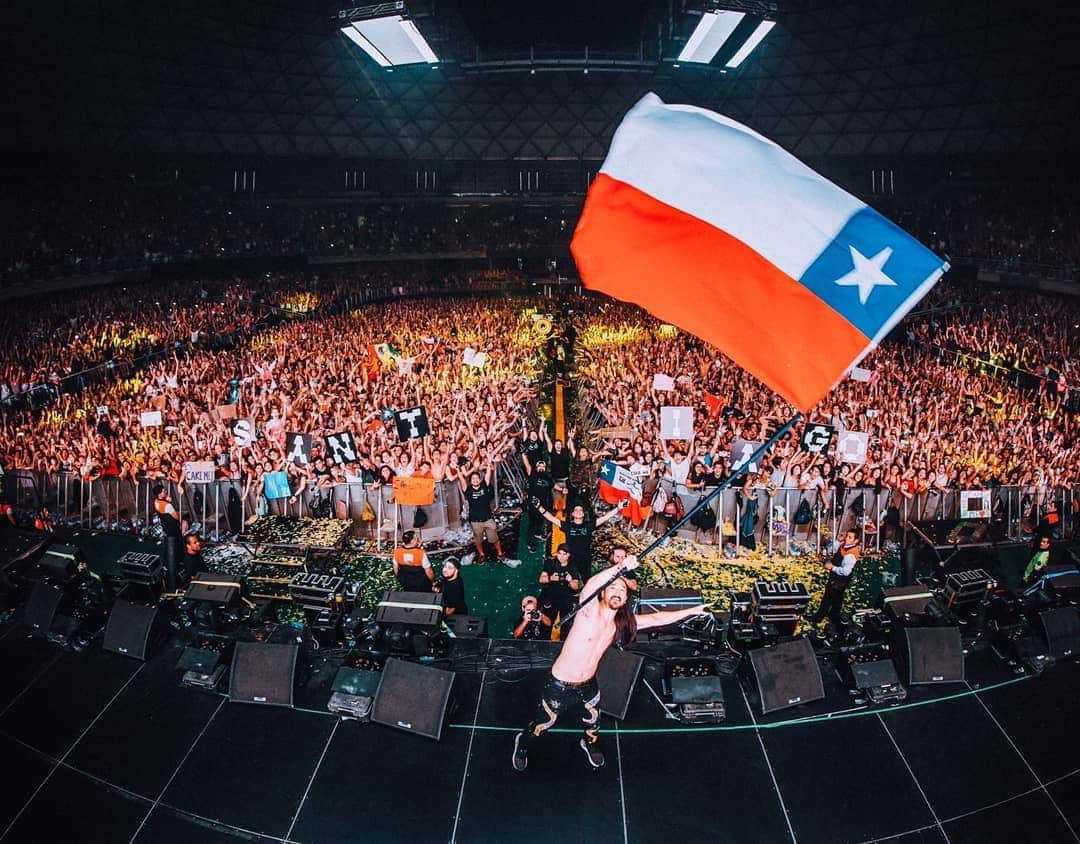 スティーヴ・アオキさんのインスタグラム写真 - (スティーヴ・アオキInstagram)「Santiago Chile! Wow! Thank u for a muy increible increible show!! Te amo mucho!!! 🇨🇱🇨🇱🇨🇱🇨🇱 @lollapaloozacl」4月1日 6時11分 - steveaoki