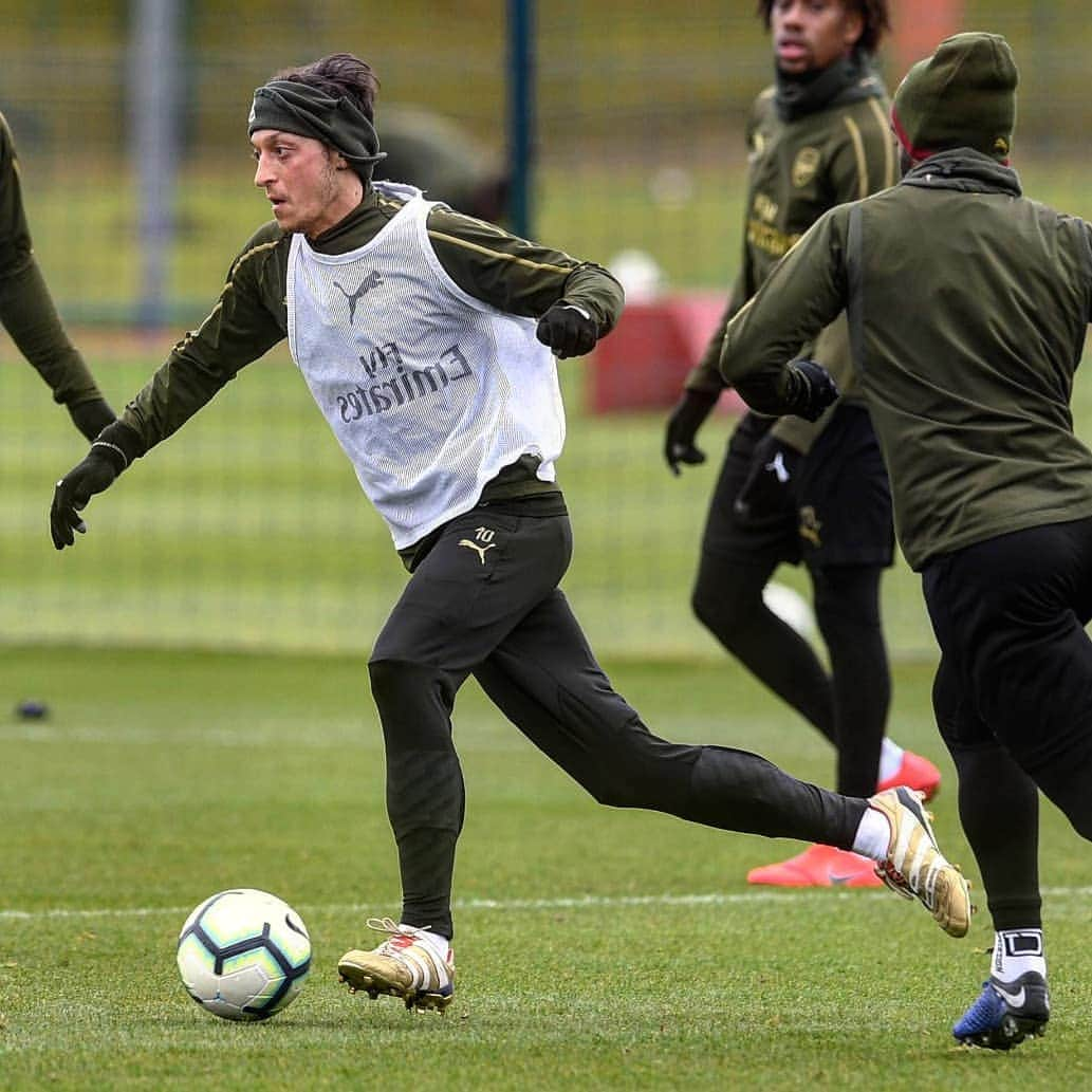 メスト・エジルさんのインスタグラム写真 - (メスト・エジルInstagram)「Working for the run-in! ⚽🙏🏼💥 #M1Ö #YaGunnersYa #ARSNEW #WeAreTheArsenal @arsenal」4月1日 0時52分 - m10_official