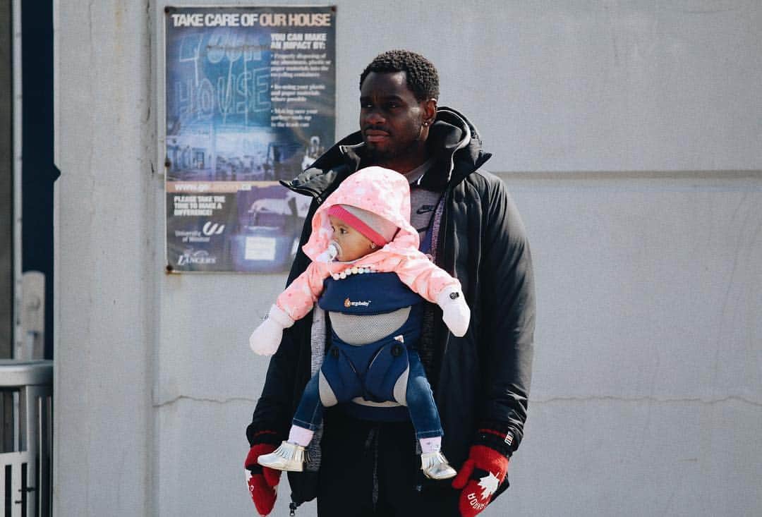 メリッサ・ビショップのインスタグラム：「The real MVP’s  #myfamily #superdad #thenriagus #futurestar #yabish #babyonboard 📷 @maxgravina」