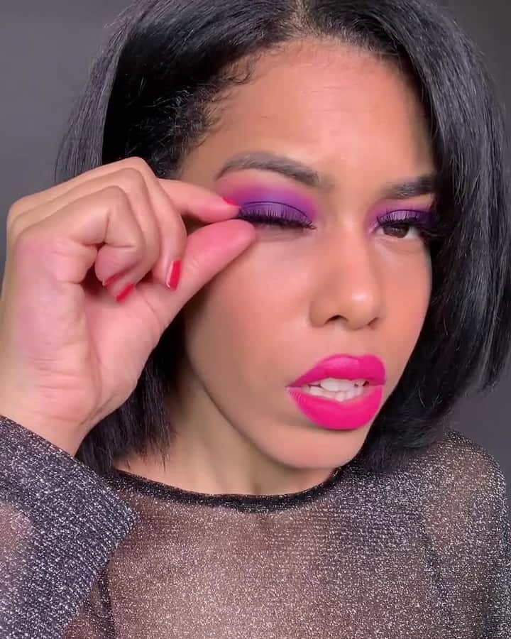 のインスタグラム：「⚠ ATTENTION, CECI EST UNE RÉVOLUTION ⚠ Ne passez plus des heures à vous maquiller, le MAKEUP MASK @sephoracollection vous permettra d'obtenir un #makeup complet en seulement 3 minutes ! 🕑 Mentionnez un(e) ami(e) qui va A-D-O-R-E-R ! ❤ (Testé et approuvé par @sowsoox 🥳) #sephoracollection #sephorafrance」