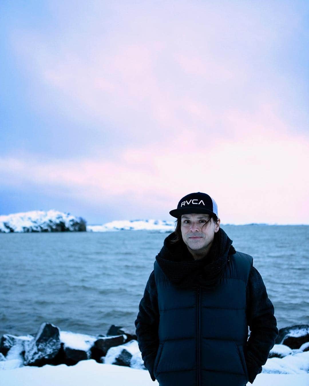 Your Favorite Enemiesのインスタグラム：「Alex just came back from Iceland, where he spent the last week filming a music video for his album “Windows in the Sky”. Can you guess what song it will be? Get the whole week in review in his stories highlights & never miss any of his travels: @alexhenryfoster  #yourfavoriteenemies #alexhenryfoster #windowsinthesky #iceland #icelandtravel #videoclip #comingsoon」