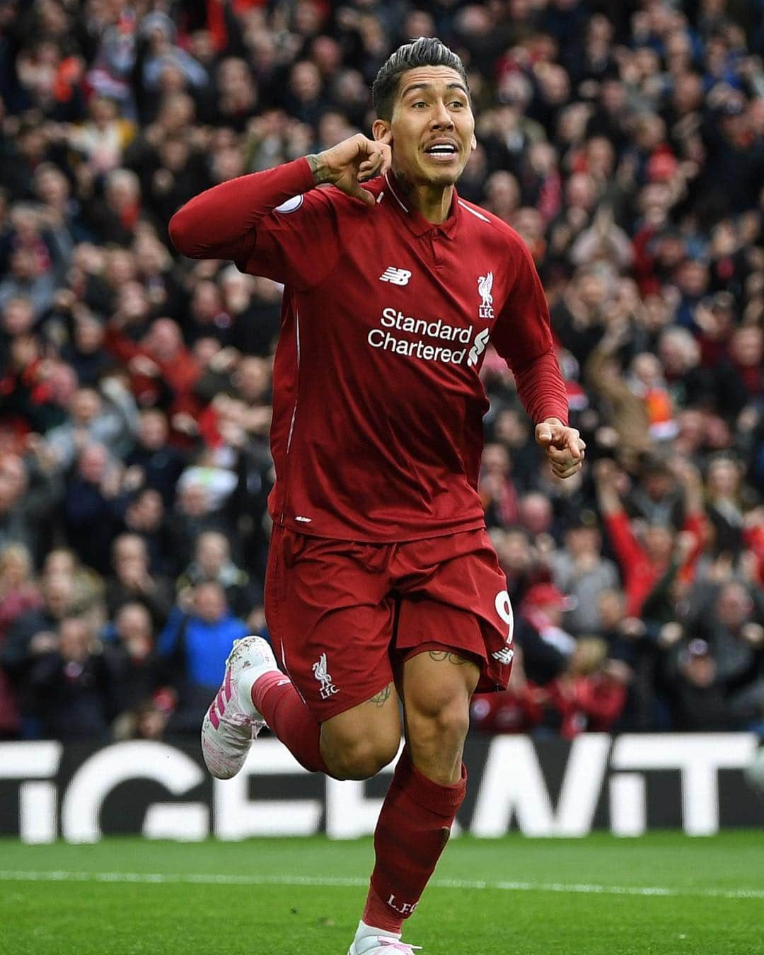 リヴァプールFCさんのインスタグラム写真 - (リヴァプールFCInstagram)「...’Give the ball to Bobby and he will score’! 🤩🤩 #LFC #LiverpoolFC #Anfield #LIVTOT #Firmino」4月1日 0時55分 - liverpoolfc