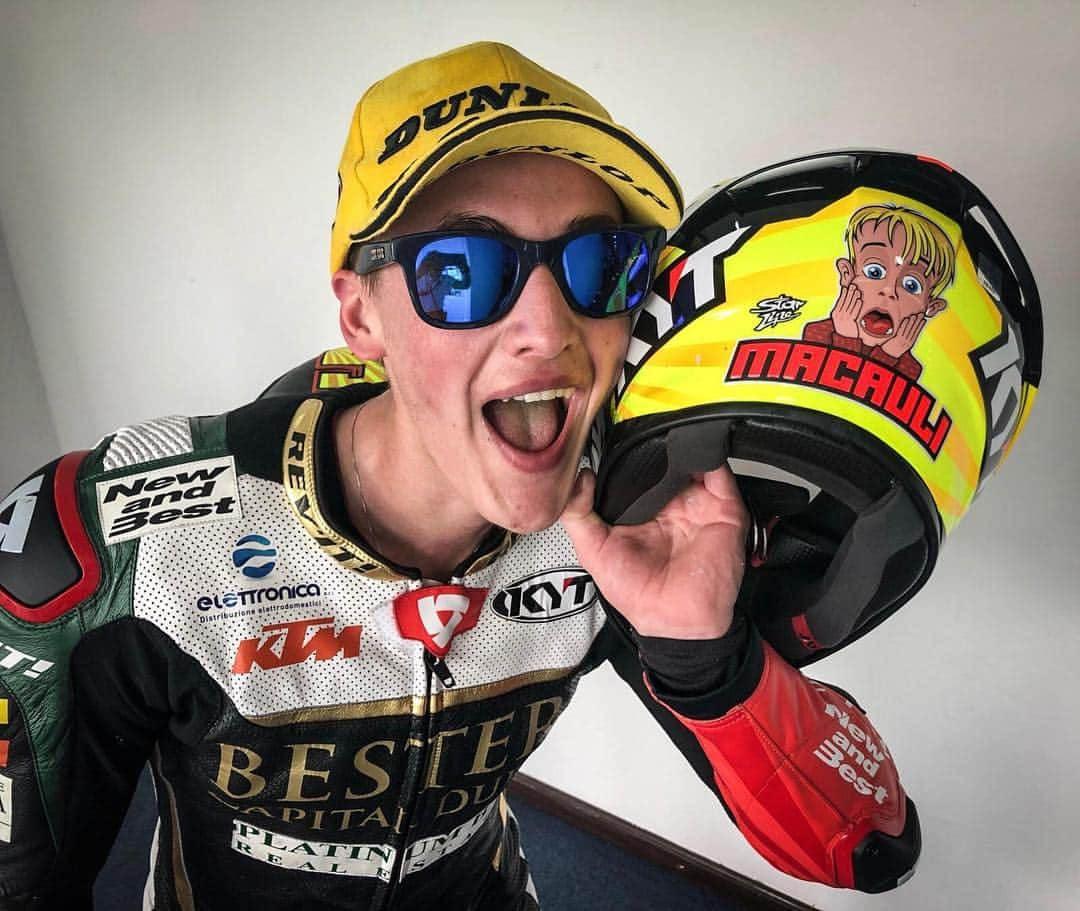 MotoGPさんのインスタグラム写真 - (MotoGPInstagram)「From first pole to first victory 🏆 // 'Macauli' @jaumemasia5 takes his first ever GP victory at the #ArgentinaGP after an amazing battle on track 💪 @darrynbinder_40 scores his second podium finish in second 🥈 and @tony_arbolino completes the #Moto3 podium in third 🏁 #JM5 #MotoGP #Motorcycle #Racing #Motorsport」4月1日 0時55分 - motogp