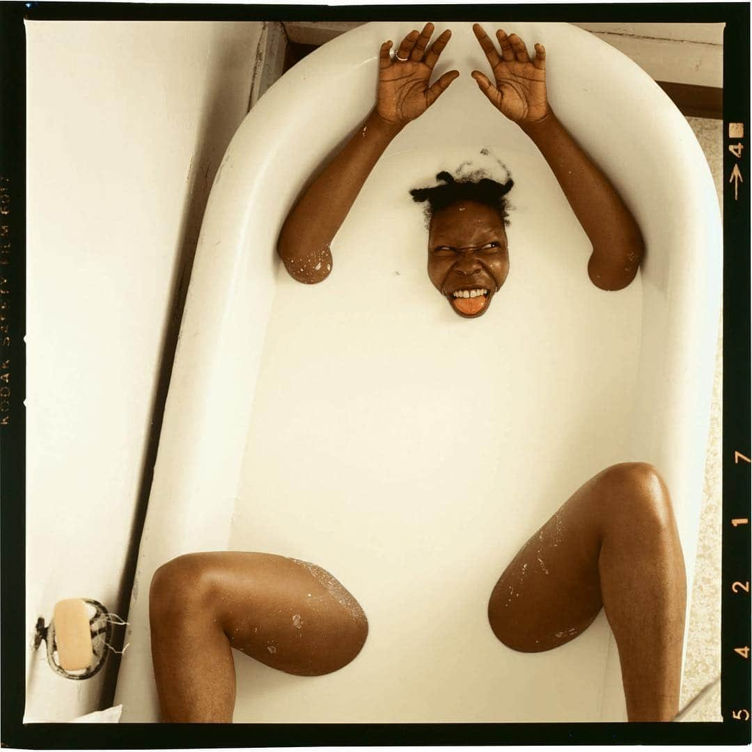 サザビーズさんのインスタグラム写真 - (サザビーズInstagram)「As #WomensHistoryMonth comes to a close, we take a look at one of the most successful living photographers, American artist Annie Leibovitz. Born in Connecticut in 1949,  she studied art at the San Francisco Art Institute, where she developed an interest in photography.  A prolific photographer for Vanity Fair, Rolling Stone and Vogue, her images of Whoopi Goldberg, Demi Moore, and Steve Martin are among the most recognizable portraits of the 20th century and will be offered in the Photographs sale in New York on 5 April. Exhibition is free and open to the public in #NYC through Thursday #SothebysPhotographs #Annieleibovitz」4月1日 1時00分 - sothebys