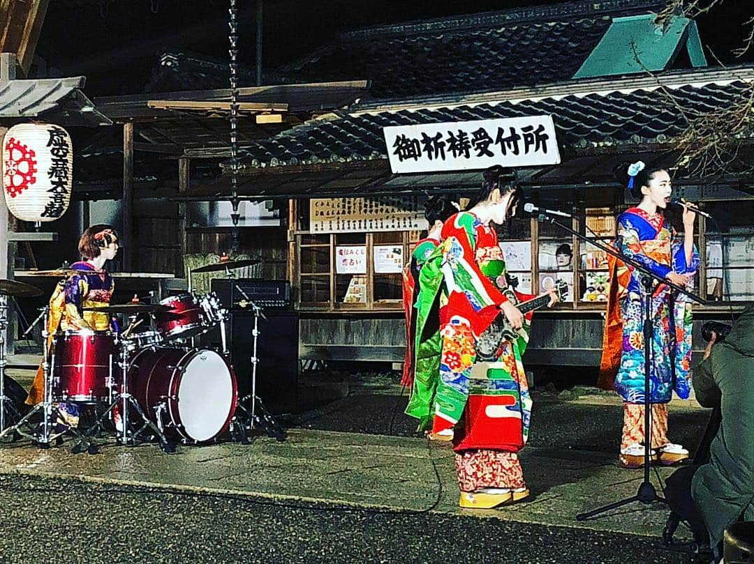 MISAさんのインスタグラム写真 - (MISAInstagram)「梅美沙が何処かにおるみたいどす。  #bandmaiko」4月1日 1時00分 - misa_bandmaid