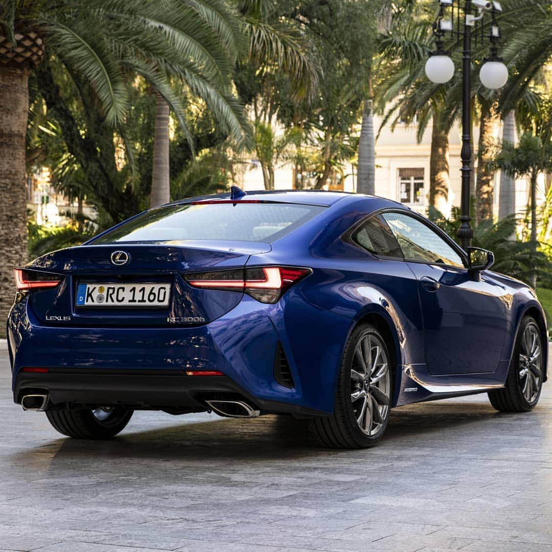 Lexus UKさんのインスタグラム写真 - (Lexus UKInstagram)「Azure Blue F Sport White Solar Flare orange  Which colour do you think suits the #LexusRC best?  #Design #CarDesign #Automotive #Lexus #LuxuryTravel #Malaga」4月1日 1時03分 - lexusuk