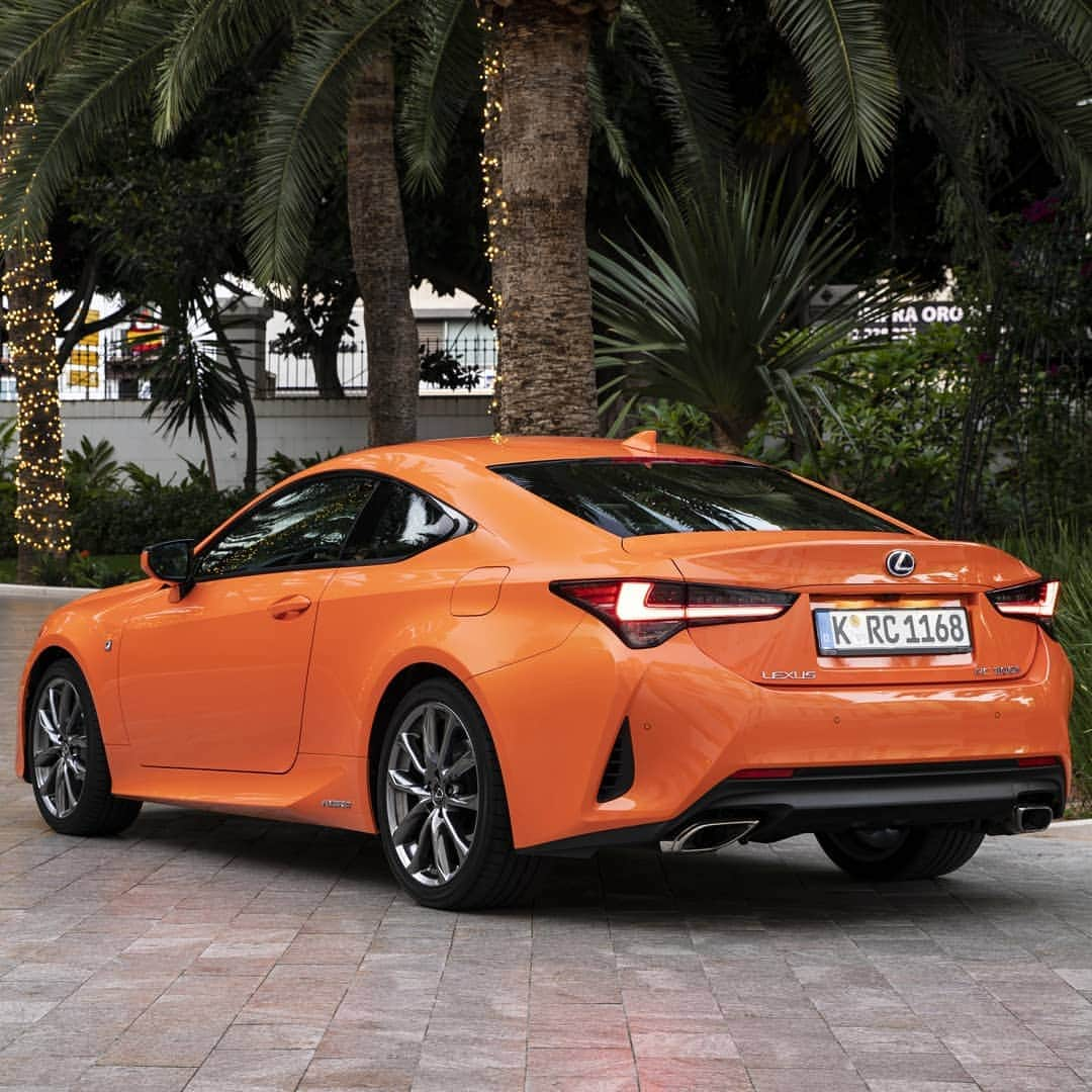 Lexus UKさんのインスタグラム写真 - (Lexus UKInstagram)「Azure Blue F Sport White Solar Flare orange  Which colour do you think suits the #LexusRC best?  #Design #CarDesign #Automotive #Lexus #LuxuryTravel #Malaga」4月1日 1時03分 - lexusuk