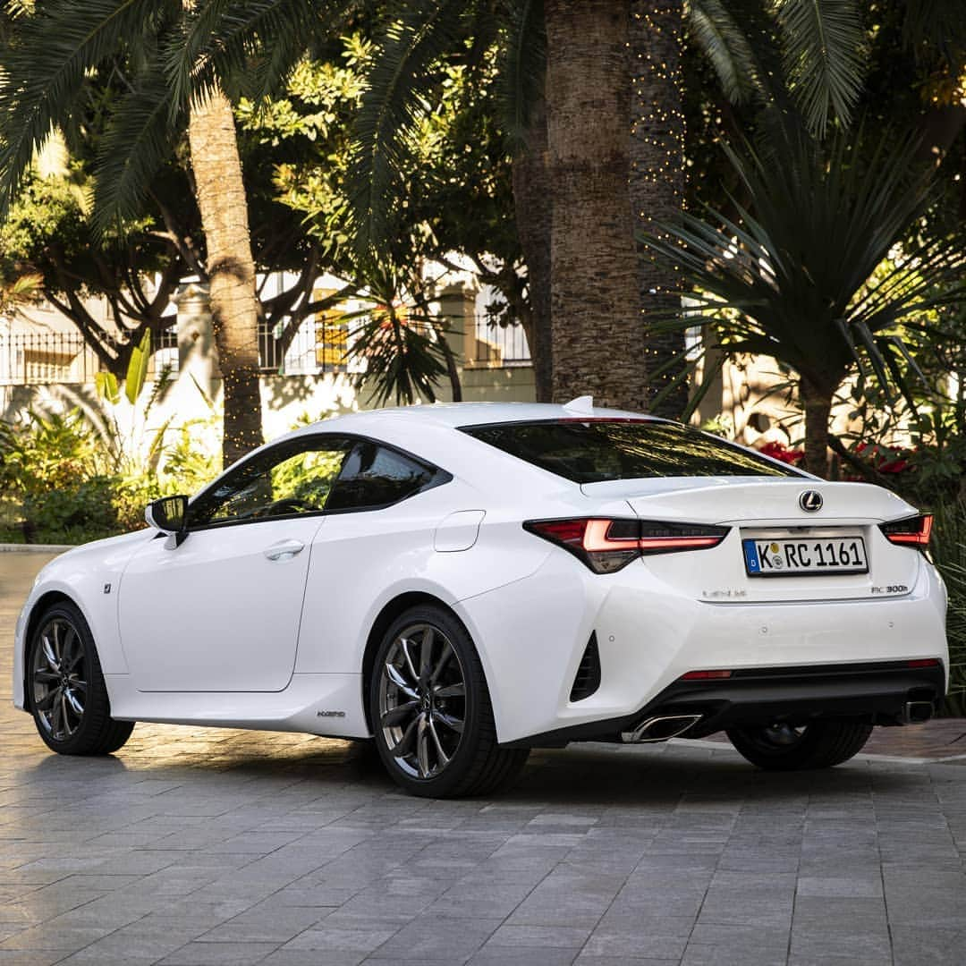 Lexus UKさんのインスタグラム写真 - (Lexus UKInstagram)「Azure Blue F Sport White Solar Flare orange  Which colour do you think suits the #LexusRC best?  #Design #CarDesign #Automotive #Lexus #LuxuryTravel #Malaga」4月1日 1時03分 - lexusuk