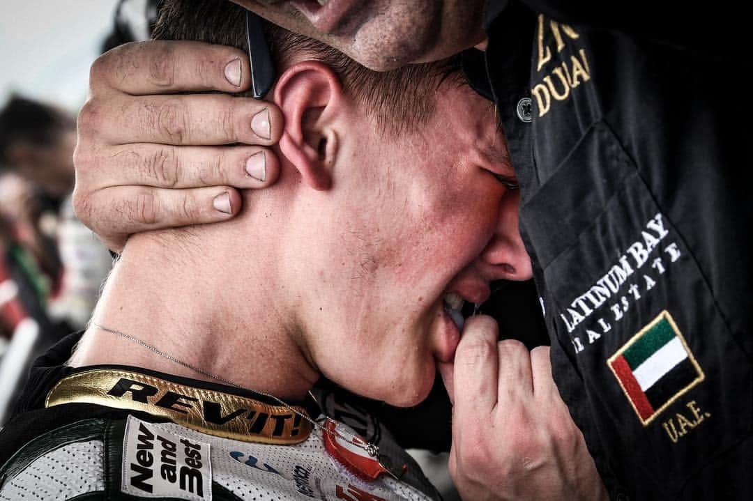 MotoGPさんのインスタグラム写真 - (MotoGPInstagram)「Hard work pays off 💪 // What an emotional moment for @jaumemasia5 who got to the parc ferme with tears in his eyes after conquering his first victory in the World Championship 😢 #JM5 #MotoGP #Motorcycle #Racing #Motorsport」4月1日 1時21分 - motogp