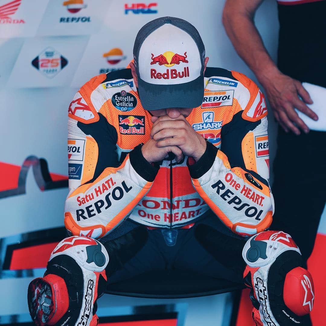 ホルヘ・ロレンソさんのインスタグラム写真 - (ホルヘ・ロレンソInstagram)「That moment. Before racing. #JL99 😈 #ArgentinaGP」4月1日 1時46分 - jorgelorenzo99