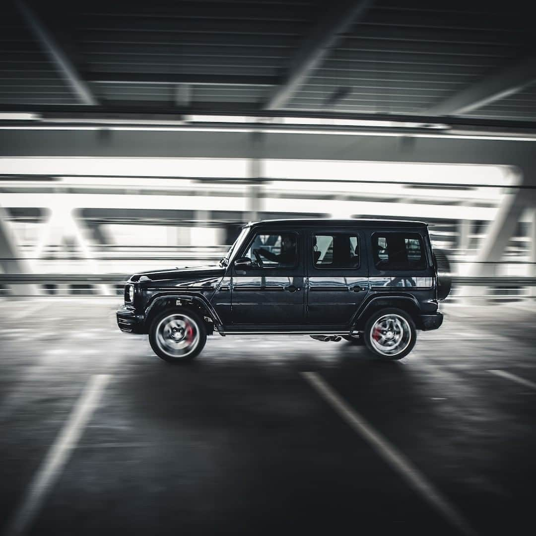 メルセデス・ベンツさんのインスタグラム写真 - (メルセデス・ベンツInstagram)「A powerful companion for your next urban adventure.🌟 📸: @lotter_cars for #MBsocialcar ______________________________ [Mercedes-AMG G 63 | Kraftstoffverbrauch kombiniert: 13,1 l/100 km | CO2-Emissionen kombiniert: 299 g/km | mb4.me/RechtlicherHinweis/] . #GClass #Strongerthantime #GWagon #Mercedes #MercedesAMG #Icon #Luxury #Lifestyle #Car #Cartastic #InstaCar #reflection #Dreamcar」4月1日 2時00分 - mercedesbenz