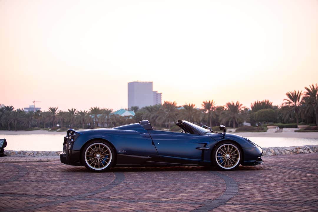 パガーニ・アウトモビリのインスタグラム：「The Pagani Huayra Roadster is love at first sight.  Check our Facebook for more.  #pagani #huayra #huayraroadster」