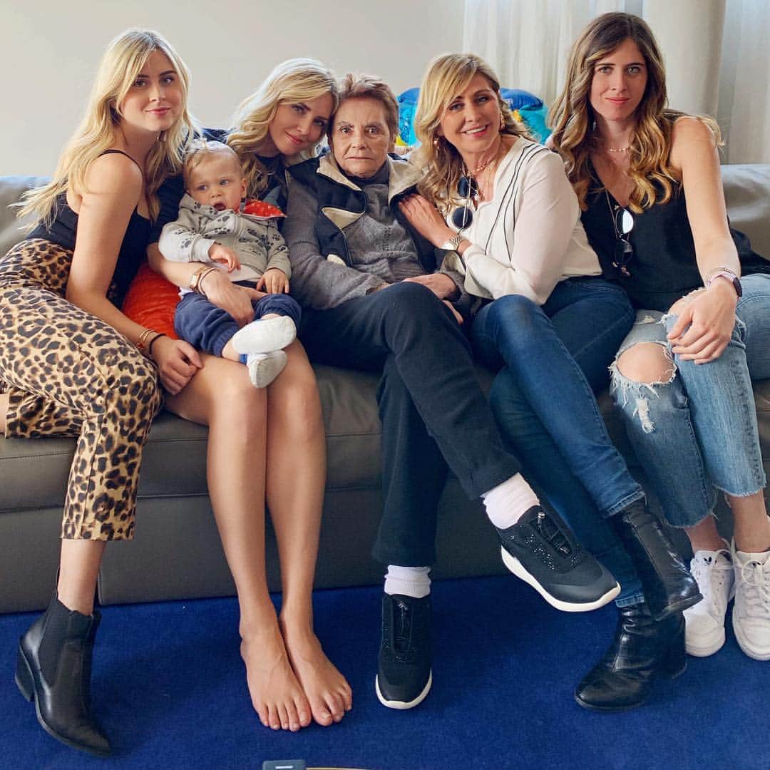 キアラ・フェラーニさんのインスタグラム写真 - (キアラ・フェラーニInstagram)「Grandma came to visit us 👵🏻」4月1日 2時22分 - chiaraferragni