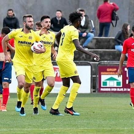 ビジャレアルCFさんのインスタグラム写真 - (ビジャレアルCFInstagram)「#CanteraGrogueta | El #VillarrealB ha empatado en casa del @ueo1921 (2-2) en un partido muy disputado. Los goles amarillos fueron de @simonmoreno10 y @r95b4 (Ramón Bueno). Fotos: Andrea Bolcato-UE Olot. . #YellowsAcademy | #VillarrealB drew at @ueo1921 (2-2) in a tight match. The Yellows’ goals came from @simonmoreno10 and @r95b4 (Ramón Bueno). Photos: Andrea Bolcato-UE Olot.」4月1日 2時40分 - villarrealcf