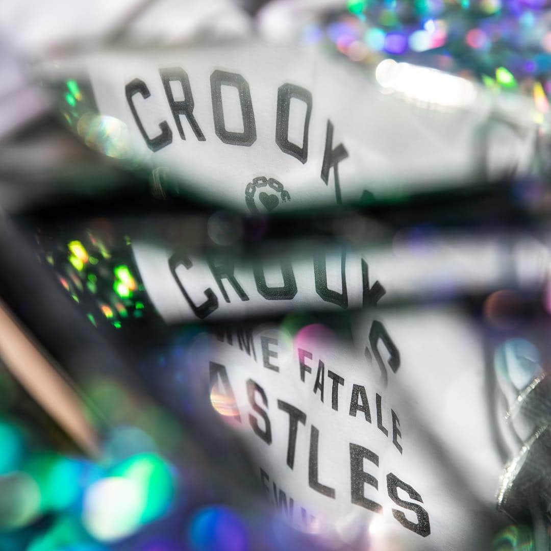 Crooks & Castlesさんのインスタグラム写真 - (Crooks & CastlesInstagram)「// FEMME FATALE // . #CROOKS #CASTLES #CROOKSNCASTLES #CROOKSANDCASTLES #CSTC」4月1日 2時48分 - crooksncastles