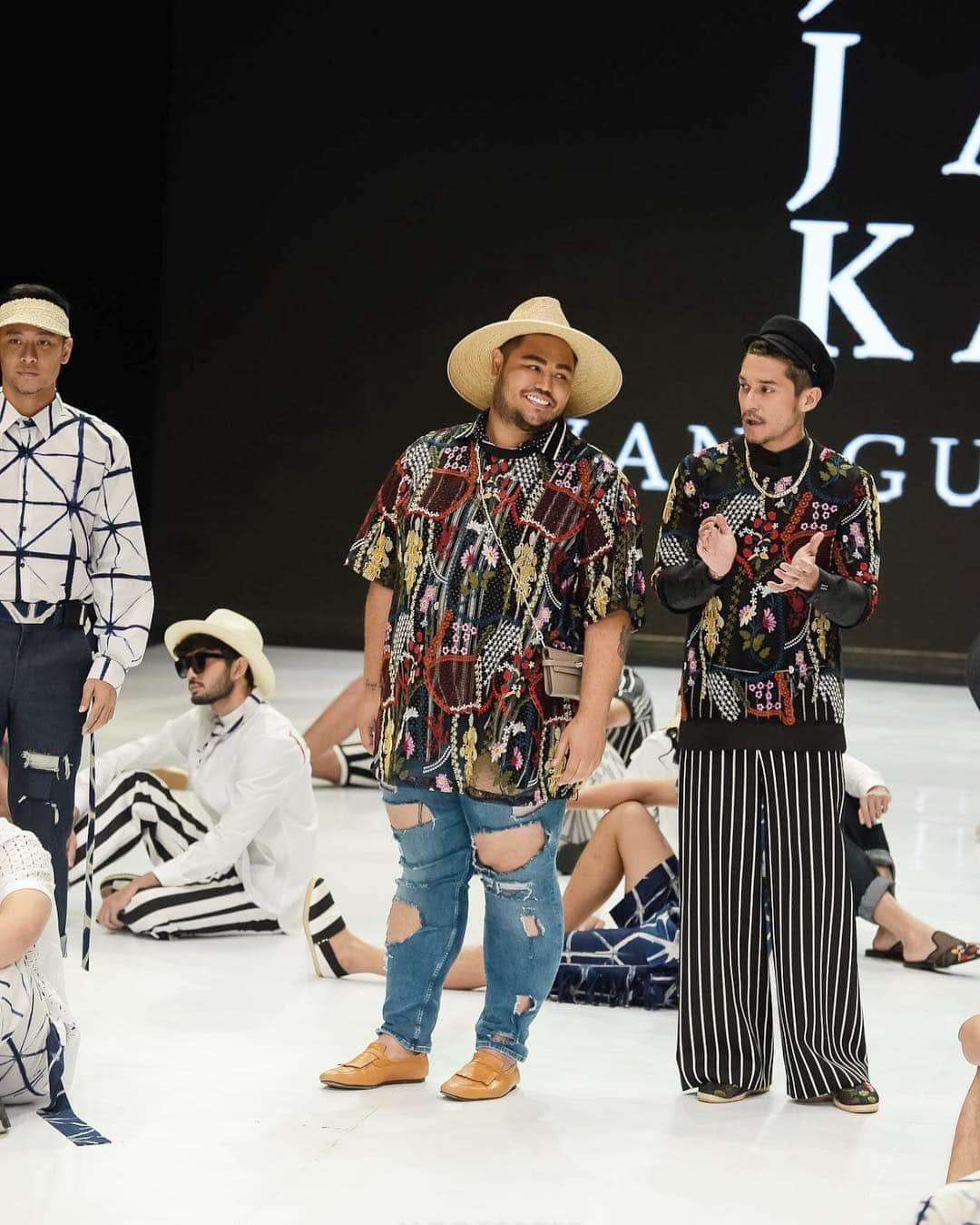 Ivan Gunawanさんのインスタグラム写真 - (Ivan GunawanInstagram)「runway is my play ground ❤️❤️ #ivangunawan #indonesiandesigner @jajakaxivangunawan @indonesiafashionweekofficial」4月1日 2時51分 - ivan_gunawan