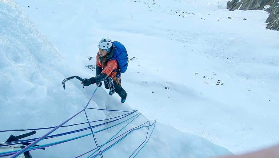 マチルド・ベセーラさんのインスタグラム写真 - (マチルド・ベセーラInstagram)「Quand tu décides sur un coup de tête de traverser la France pour tenter l’intégrale du cirque de Gavarnie... et que tout roule 🤩👌🏼Petite parenthèse hors temps (et presque hors saison) pour une des dernières folies givrées de l’année 💎 Enchaînement avec @julienirilli des 3 étages par « Banana Split » 200m IV+/4, « Mitológico » 200m V/4+, « Aloïs » 180m VI/5+ 7a. • When you decide on a whim to drive across France to try the full ascent of Gavarnie’s circus... and that everything flows perfectly 🤩👌🏼 Little break out of time (and almost out of season) for one of the last frozen adventure of the year 💎 Full ascent with @julienirilli of the 3 stages: « Banana Split » 200m IV+/4, « Mitológico » 200m V/4+, « Aloïs » 180m VI/5+ 7a. • @thenorthfaceuk | @scarpafrance | @arkose.climbing | @snap.climbing | @hondafrance | @cpa_performance」4月1日 2時58分 - mathildebecerra