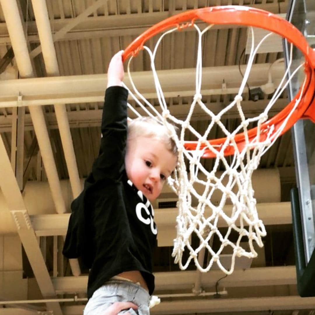 ライアン・ルアさんのインスタグラム写真 - (ライアン・ルアInstagram)「Ro and I had to get some shots up today 🏀🐰🆙 #slowmo #sunday #bball #comets」4月1日 3時20分 - ryan_rua