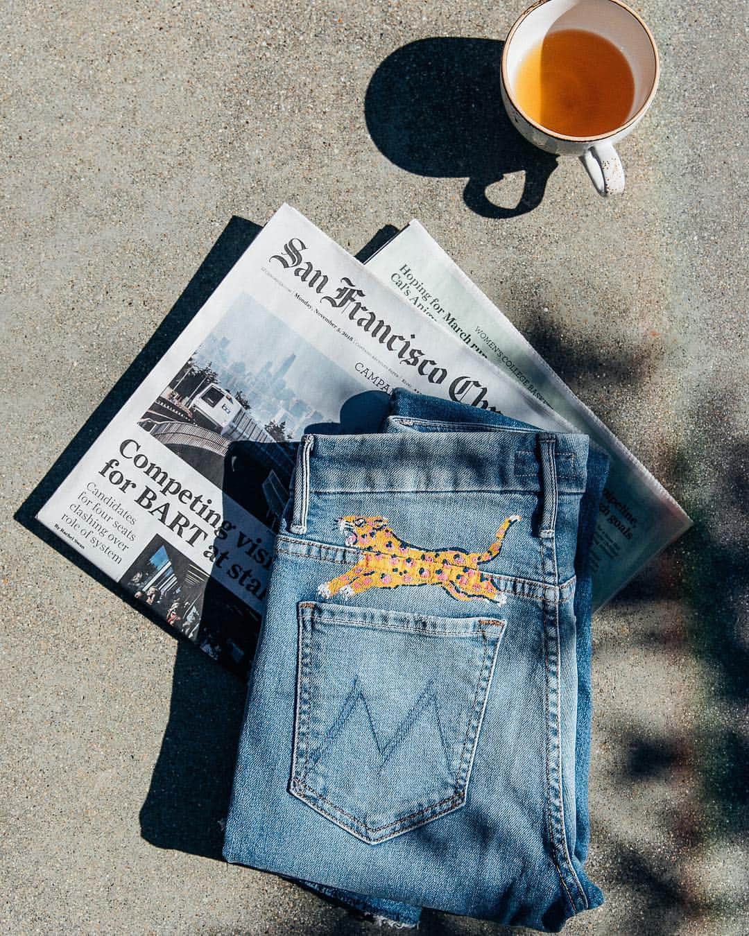 motherdenimさんのインスタグラム写真 - (motherdenimInstagram)「Easy Like A Sunday Mornin' 📰 | Reminiscing On SF Days With @ellefr @juliadionelle 📸: @lucylaucht」4月1日 3時20分 - motherdenim