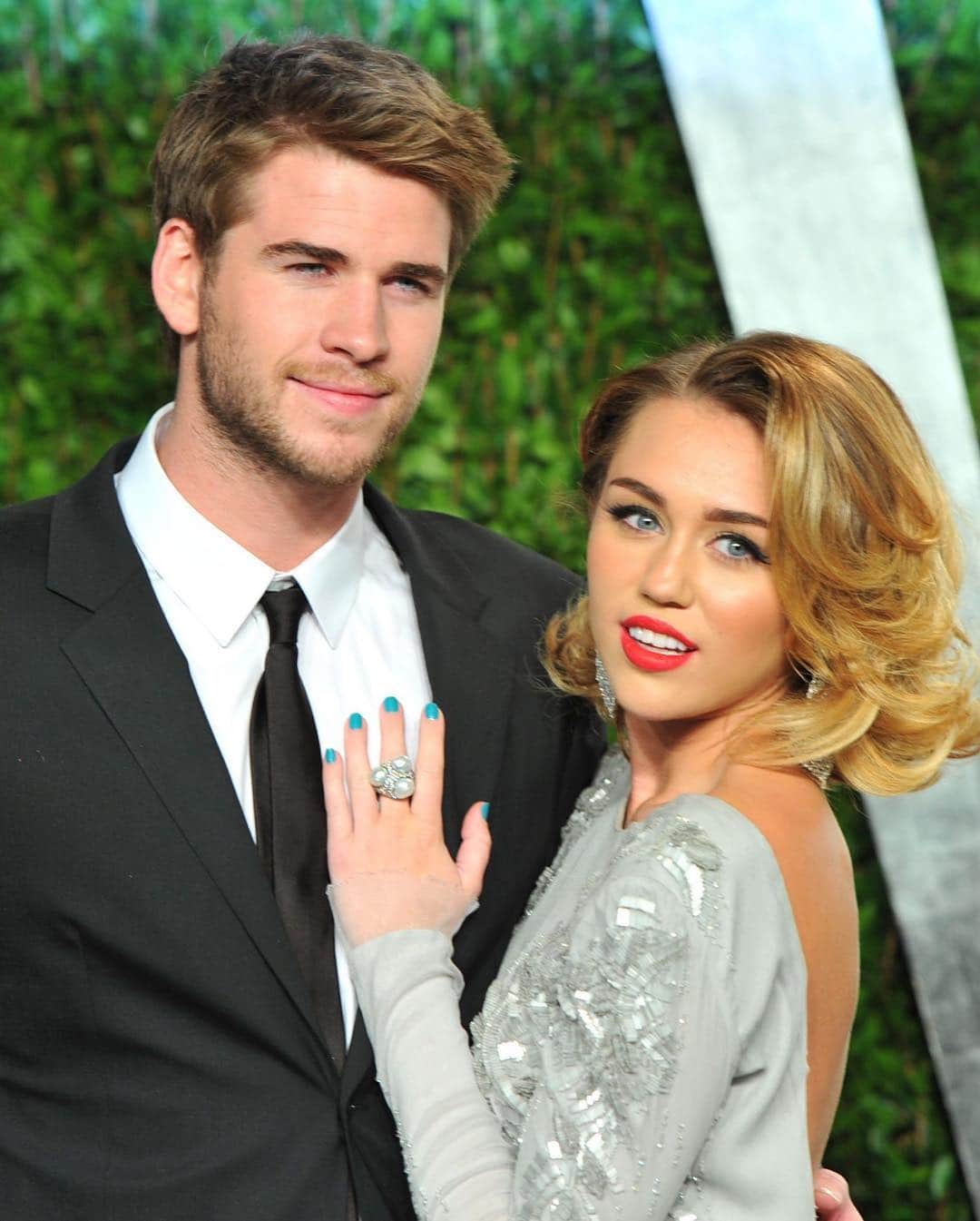 E! Onlineさんのインスタグラム写真 - (E! OnlineInstagram)「Miley Cyrus and Liam Hemsworth's red carpet game has been 🔥 since The Last Song premiere in 2010. (📷: Getty Images)」4月1日 3時32分 - enews