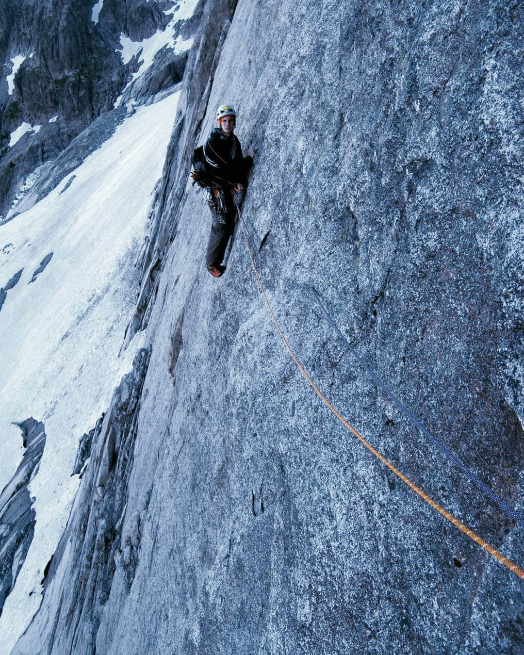 ヨルグ・バーホーベンさんのインスタグラム写真 - (ヨルグ・バーホーベンInstagram)「Following traverses when the leader forgot to place gear 🙈. @davidlama_official and I got a little lost one day climbing the 'American Direct' up the Petit Dru.  We actually got lost several times, but I guess that was to be expected with half the mountain having fallen down over the years. All day climbing, all night rappelling, crossing the glacier in a thunderstorm, gotta love those days 😊 • @marmot_mountain_europe @lasportivagram @petzl_official @vibram」4月1日 3時25分 - jorgverhoeven