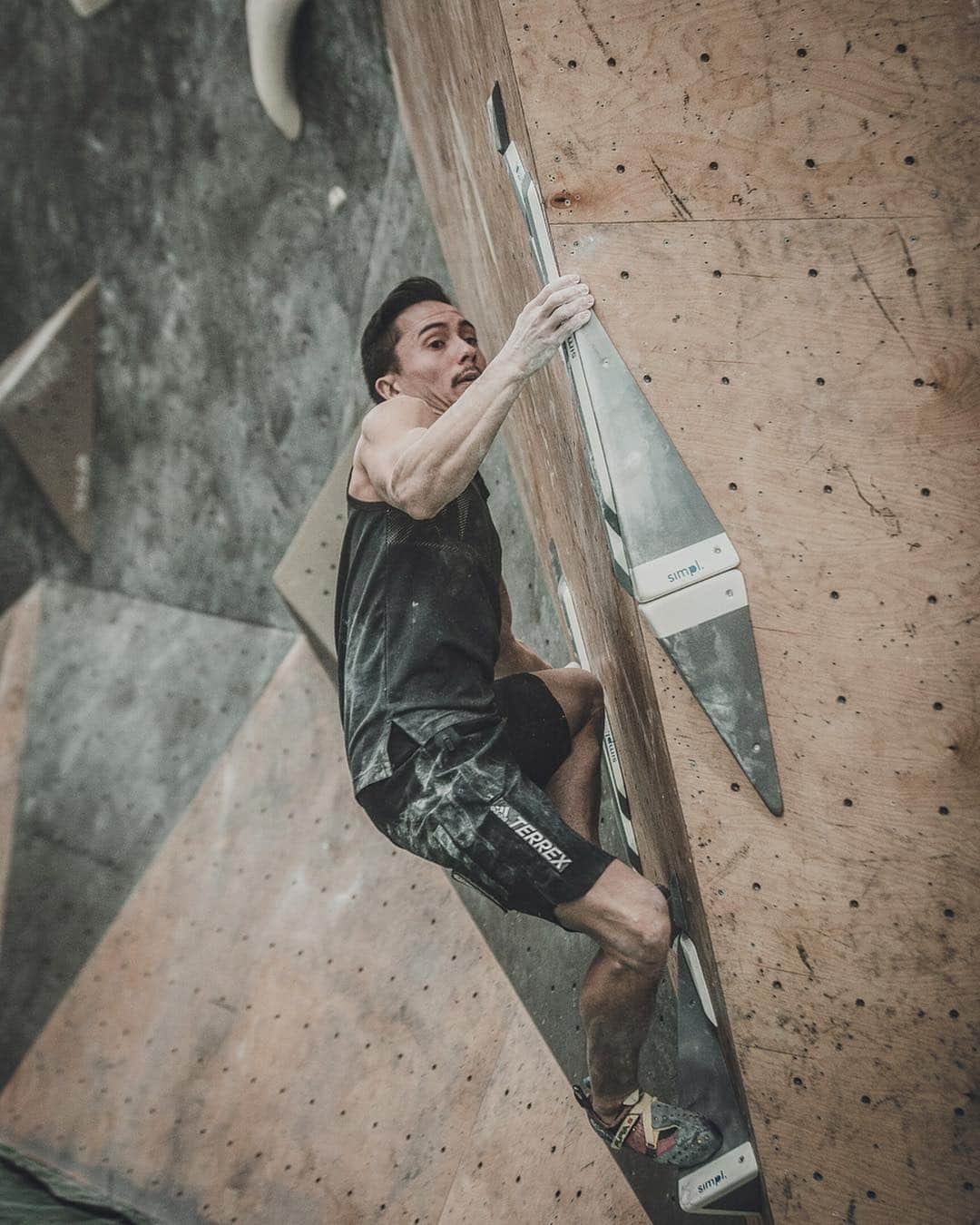 シーン・マコールさんのインスタグラム写真 - (シーン・マコールInstagram)「Game of inches 📐 ⠀⠀⠀⠀⠀⠀⠀⠀⠀ 📸: @szychowski.artur ⠀⠀⠀⠀⠀⠀⠀⠀⠀ ⠀⠀⠀⠀⠀⠀⠀⠀⠀ ⠀⠀⠀⠀⠀⠀⠀⠀⠀ ⠀⠀⠀⠀⠀⠀⠀⠀⠀ ⠀⠀⠀⠀⠀⠀⠀⠀⠀ @adidasterrex | @scarpana | @joerockheads | @verticalartclimbing | @flashedclimbing | @perfect_descent #verticalart #climbing #train #canada #instagood #picoftheday #photooftheday #athlete #igers #amazing #sports #fitspo #gymlife #power #fitfam #adventure #fitness #work #workhard #workout #strength #challenge #follow #ninja #gym #fun」4月1日 3時25分 - mccollsean