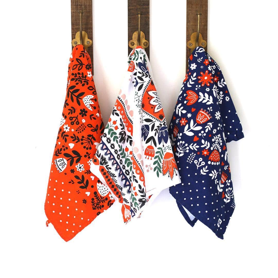 Dinara Mirtalipovaのインスタグラム：「Last day of March and last day of our promo on towels, head over to mirdinara.com to save 25%off and free shipping within US. #mirdinarakitchen」