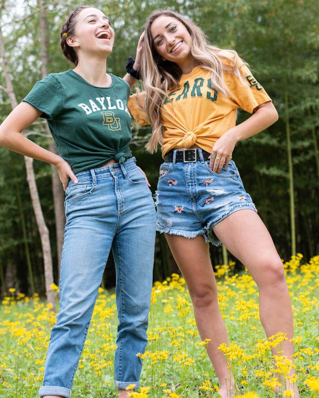 Brooklyn and Baileyさんのインスタグラム写真 - (Brooklyn and BaileyInstagram)「Choosing where to go to college is one of the hardest decisions you’ll ever make. For us, @bayloruniversity was our decision because it was welcoming, Christian, had challenging academics, and was close to home! We hope y’all are able to make a decision that makes you as happy as ours has!!¨̮ Comment down below if you know where you are going!!」4月1日 3時28分 - brooklynandbailey
