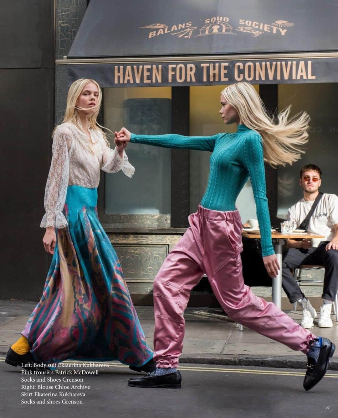 のインスタグラム：「@bahmmagazine⁣ ⁣ Streets of London – Beautiful fashion and dancing all night at Ronnie Scott’s Jazz Club!⁣ ⁣ Thank you @mrsemilyevans⁣ ⁣ Our women's loafers look great.⁣ ⁣ -⁣ ⁣ Produced by Sarah Daw @sarahdawlondon. Photography Christopher Bissell @christopherbissell. Models Hoeper Twins @hoepertwins Styling by Emily Evans @mrsemilyevans. Makeup Artist Bryanna Angel @bryanna_angel_mua⁣ ⁣ ⁣ #grenson #girlsingrenson #grensongirls #womensbrogues #brogues #womenswear #womensshoes #womensfashion #bahmmagazine」